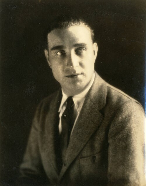 Zdjęcie profilowe - Frank Lloyd, Wodnik